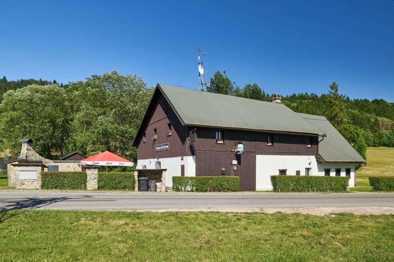 Hotel Penzion Pod Lesem Hodkovice Exterior foto